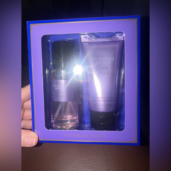 Victoria's Secret Small Love Spell Gift Box - NWT - Picture 3 of 3